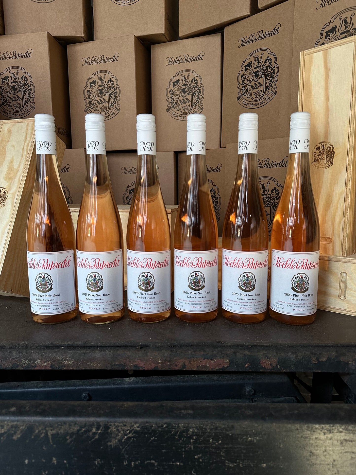 Sechs Flaschen Rosé vom Weingut Koehler-Ruprecht aus Kallstadt in der Pfalz.