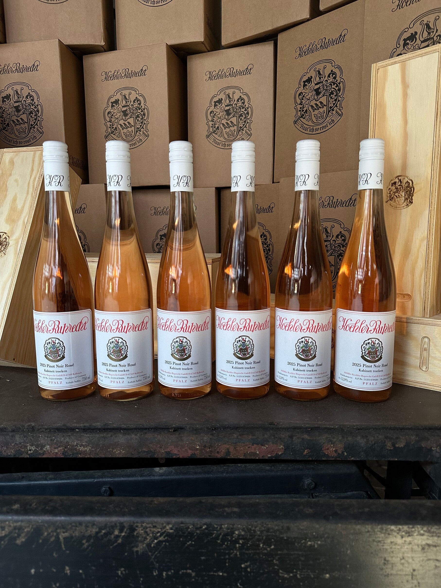 Sechs Flaschen Rosé vom Weingut Koehler-Ruprecht aus Kallstadt in der Pfalz.